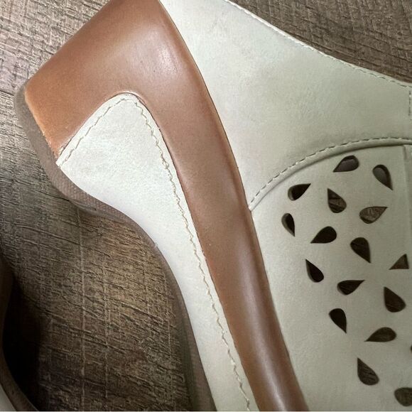 𝅺Solanz Vespa clogs cream lazer cut size 7.5 shoes ankle strap - Picture 11 of 14